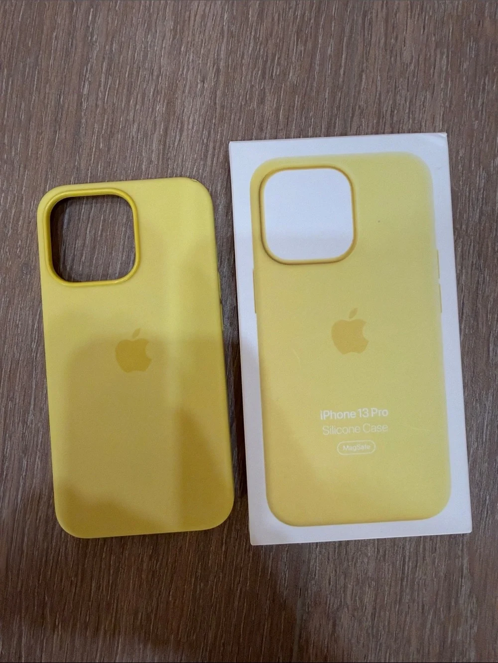 Apple iPhone 13 Pro Silicone Case - Lemon Yellow